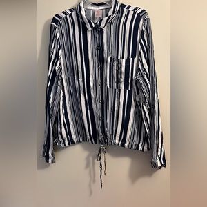 No Boundaries Top 💙New💙 Price Dropped!🔥